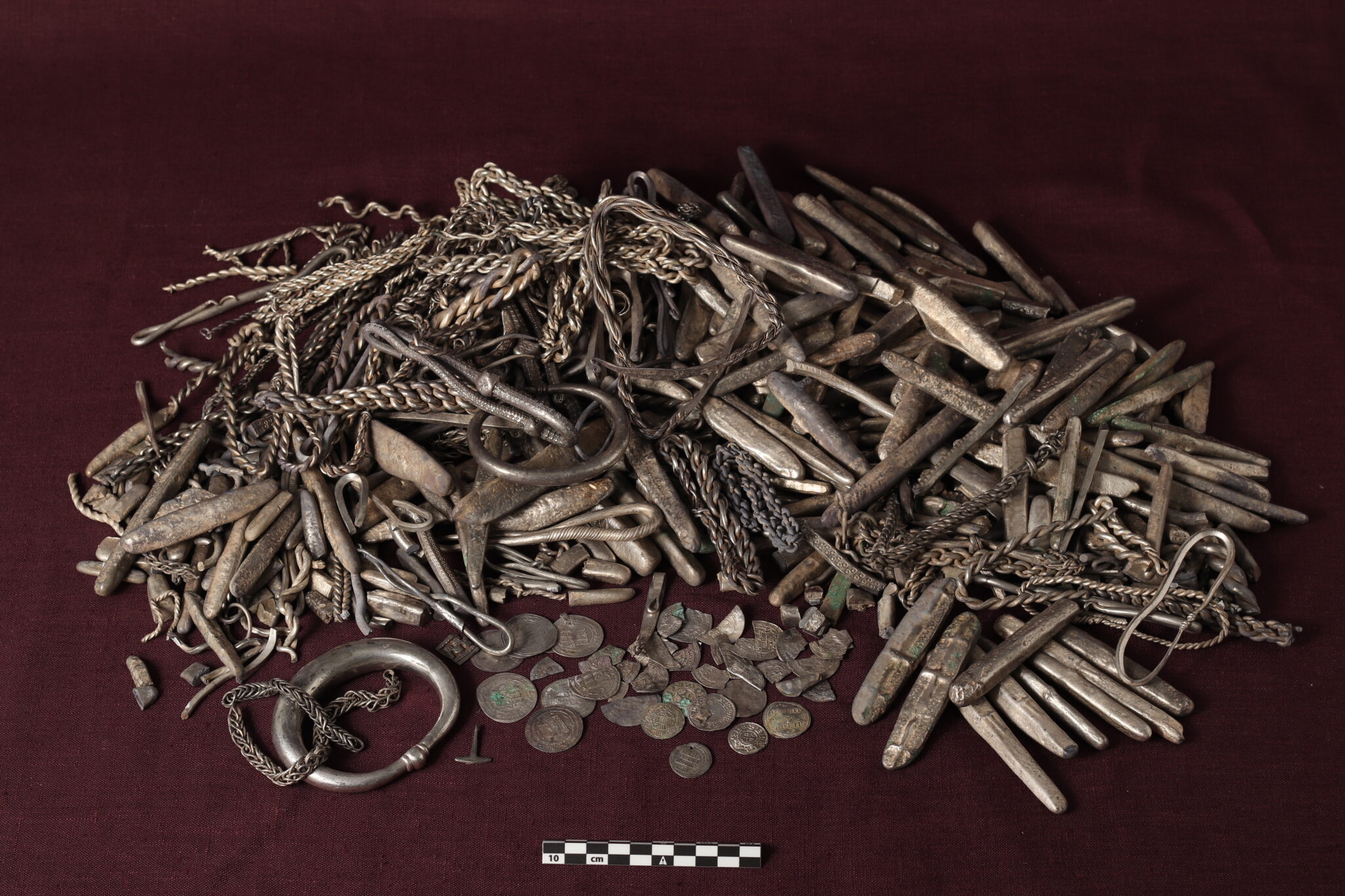 Havearbejde afslører Danmarks største vikingesølvskat - Nordjyske Museer